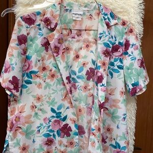 BonWorth Geometric Floral Button up Women’s Blouse. Size S Petite.